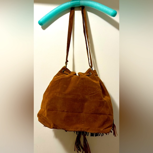 NWOT boho fringe faux suede bucket bag - Picture 5 of 5